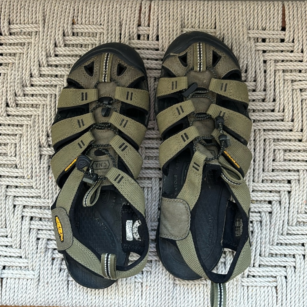 Keen Waterproof Shoes size 10.5